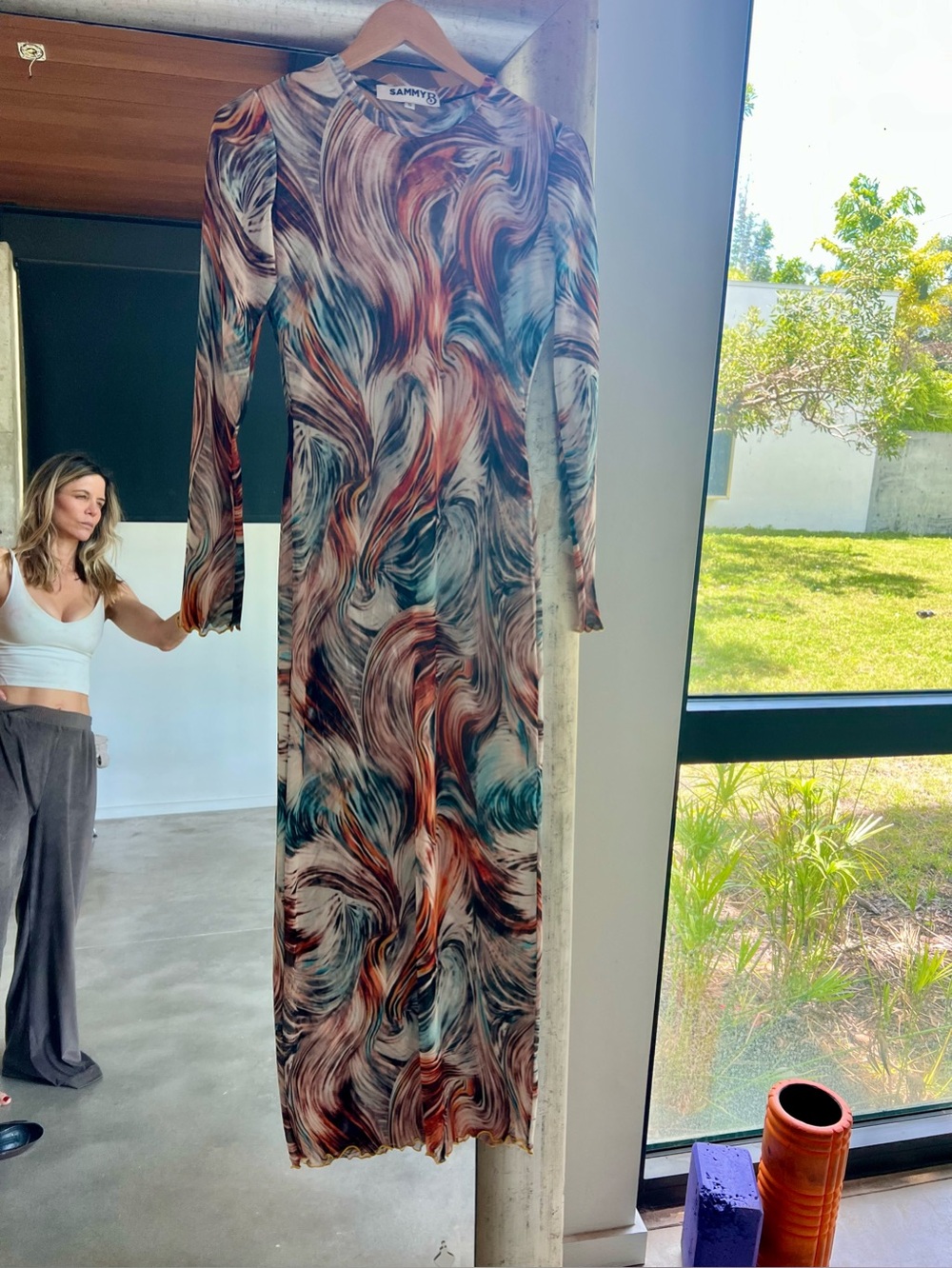 Beautiful semi-sheer mesh maxi dress - Picture 4 of 6